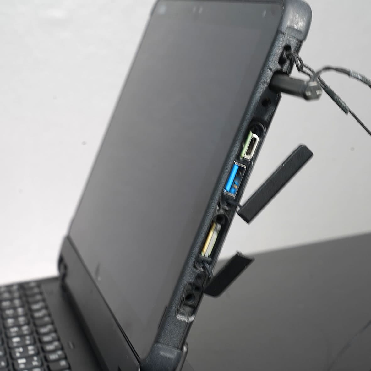 Fujitsu ArrowsTab Q5010